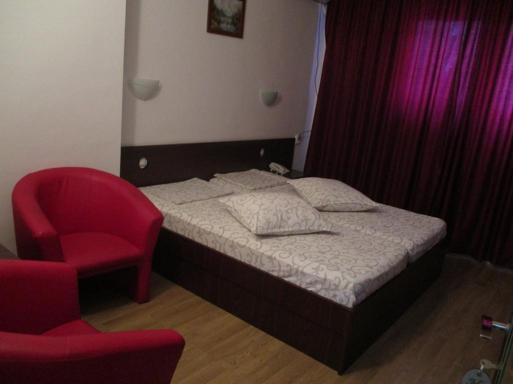 Hotel Uranus Бухарест Экстерьер фото